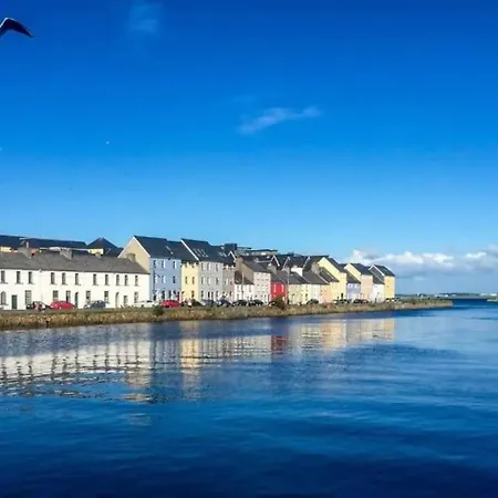 Centre Escape With Large Terrace, Sleeps 7 Apartmán Galway