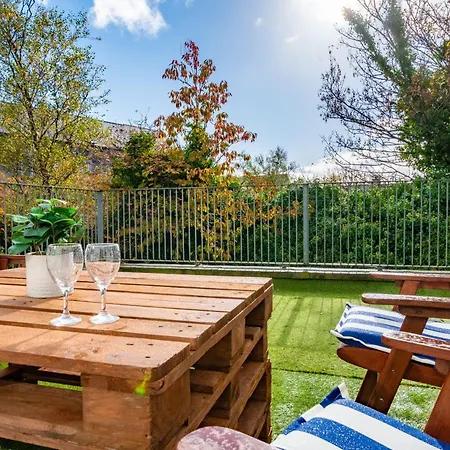 Centre Escape With Large Terrace, Sleeps 7 Apartmán Galway